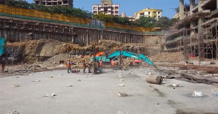 Stabilised cut slope along a highway