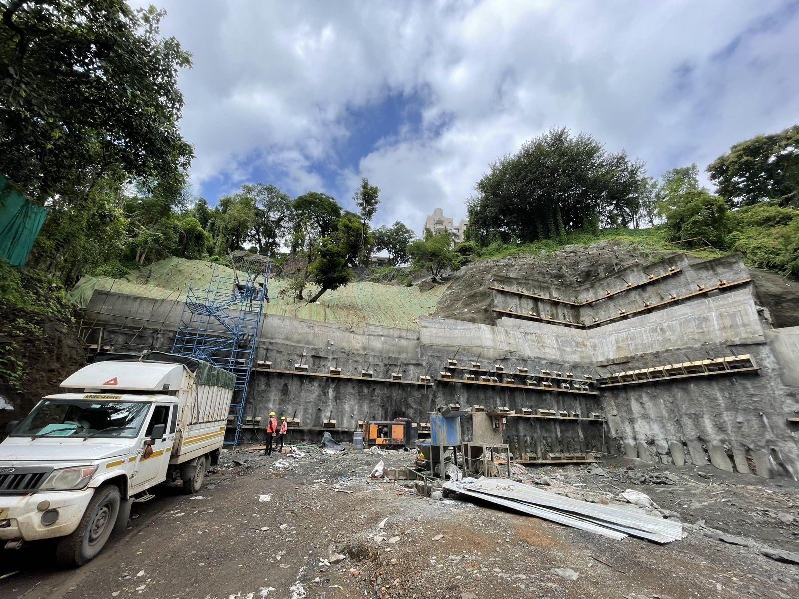 Installation of geotechnical monitoring instruments on an infrastructure site